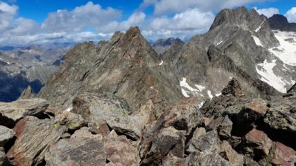 Cima di Nasta in primo piano e Argentera