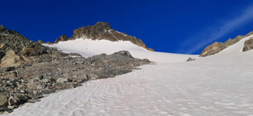 Appena sotto al colle Mont Gelè