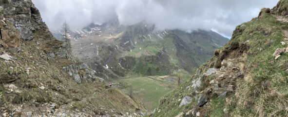 Discesa verso il lago Rosso