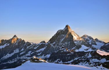 Alba spettacolare su Testa Grigia e Cervino