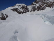 In discesa: soliti crepacci verso ovest intorno a quota 3.900 m.