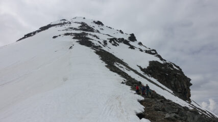 Al colle con la cresta del Bec de l'Ane alle spalle