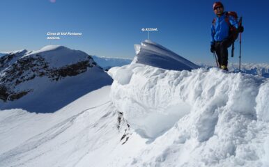 Sbuchiamo in cresta a circa 3200mt.