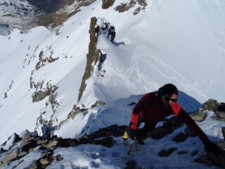 Saliamo il breve tratto misto che porta in cresta di Cima Val Fontana.