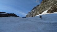 Il canale dopo il traverso che sale sotto la nord dell'Hübschorn.