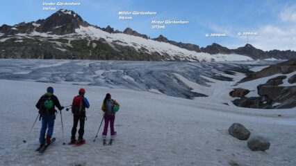 Percorriamo il margine dx del Rhonegletscher (sx orografica).