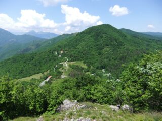 Panorama salendo alla Rocca Barbena