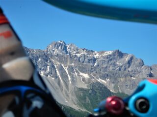 Oronaje e Auto Vallonasso incorniciate  in cima