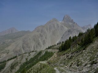 Traverso sopra Larche con Batterie de Viraysse e Meyna sullo sfondo
