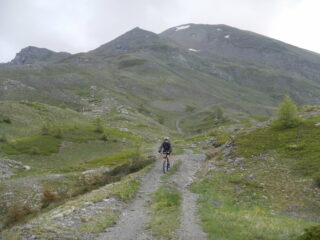 sullo sfondo il Monte Morefreddo
