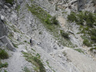 uno dei tratti franati sotto la Tour Jaune des Barabbas