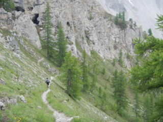 inizia un lungo e splendido tratto di  mezza costa