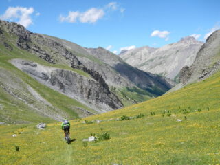 verso la gola in cui scorre il torrente Puriac
