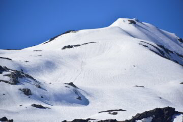 I bei pendii di discesa dalla Tete Fenetre visti dai laghi omonimi