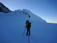 La parete del Naso salita su una traccia obliqua ascendente a dx