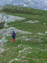 sul costone erboso verso la Cima Brignola