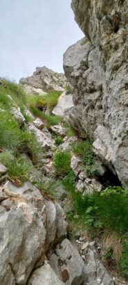 Qualche passo di facile arrampicata sulla cresta