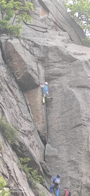 Anselmo Giolitti sul diedro fessura del Caffè. Circa a metà via