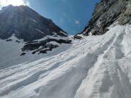 Parte bassa del canale con le trincee scavate dalle slavinette