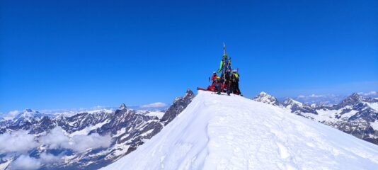 La cima dell'Occidentale un po' affollata
