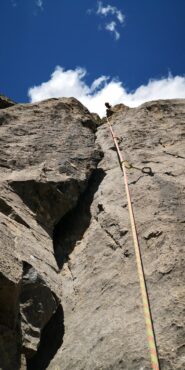 Il tiro di L6 con la bella fessura che si passa in dulfer