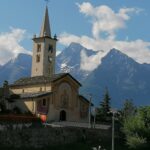 Chiesa di Roisan con Emilius e Becca di Nona
