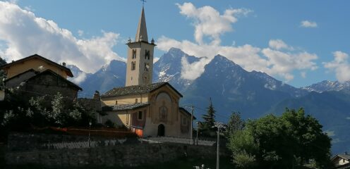 Chiesa di Roisan con Emilius e Becca di Nona