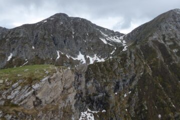 Lo strapiombo della parete nord-ovest della Pala Rusà