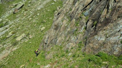 Alla base della via