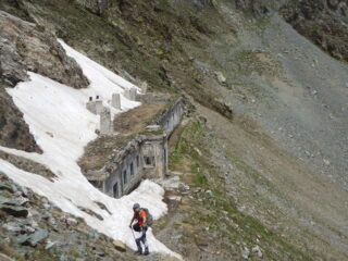 arrivando alla caserma inferiore...
