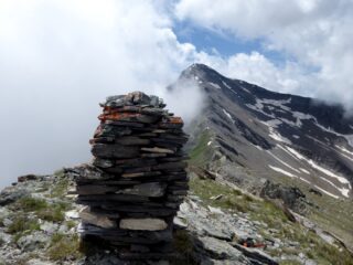 In vetta al Gabel con il M.te Faraut sullo sfondo.
