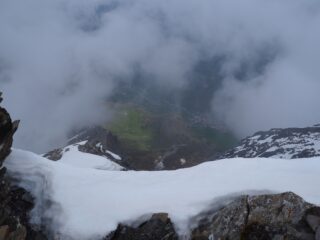 Chianale vista dalla cima, durante una piccola apertura.
