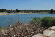 L’arrivo al Parco nautico del Sesia, ormai alla TAV. In primo piano la strada che ancora porta i segni dell’ultima piena 