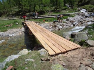 Il nuovo ponte sul torrente