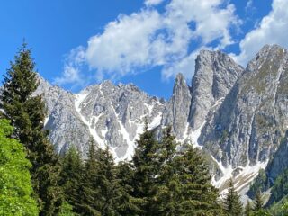 a sx il canale del Mengol (discesa)