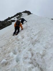 cresta nevosa prima della vetta