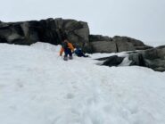 passaggio tra le rocce prima del pendio ripido