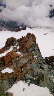 Tratto delle roccette dallo sbocco del canalino nevoso