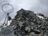Al colle. Il breve tratto di cresta verso la vetta.