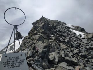 Al colle. Il breve tratto di cresta verso la vetta.