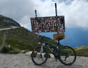 Colle deserto nel pomeriggio