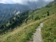 Il lungo traverso sali e scendi che porta al vallone dell urina e poi al pra
