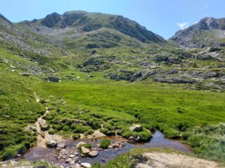 a dx il Bocchino della Brignola e al centro la Cima delle Ferlette
