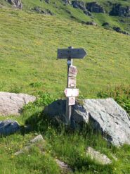 Indicazione nei pressi del Casotto Lago Laus