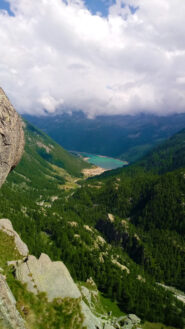 Vista sul lago di Ceresole dall'uscita della via..