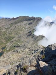 Dalla cresta nebbia della val pellice. E la punta cialancia