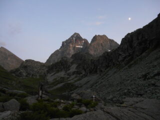 Arriva il tramonto mentre rientriamo