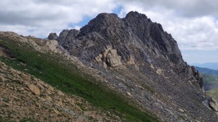 La vetta sembra lontana,invece la si raggiunge in breve