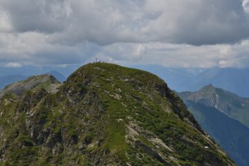 Cima della Laurasca molto affollata
