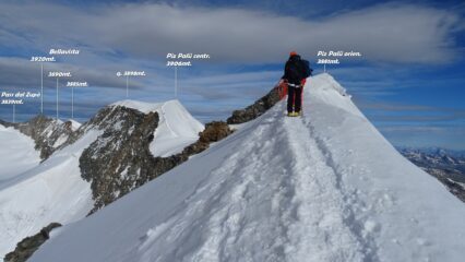Seguiamo l'elegante tratto di cresta che porta al Piz Palü orientale.  